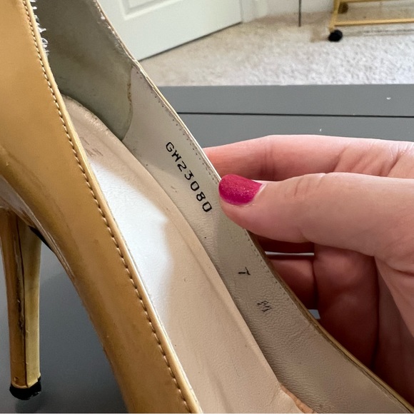 Stuart Weitzman Taupe Tan Patent Leather Round Toe Heels - Picture 4 of 11